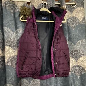American Eagle Puffer Vest with detachable hood.